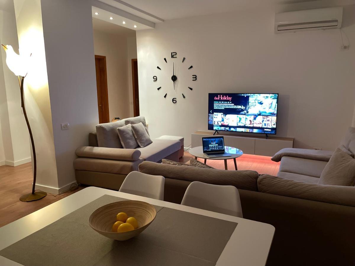 Proper Apartment 1 Tirana Exteriör bild