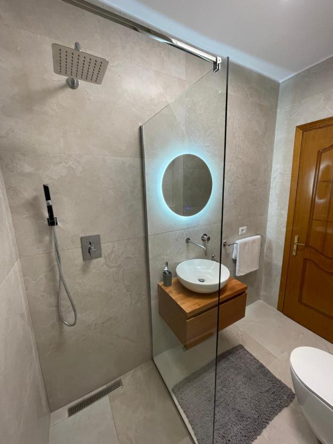 Proper Apartment 1 Tirana Exteriör bild