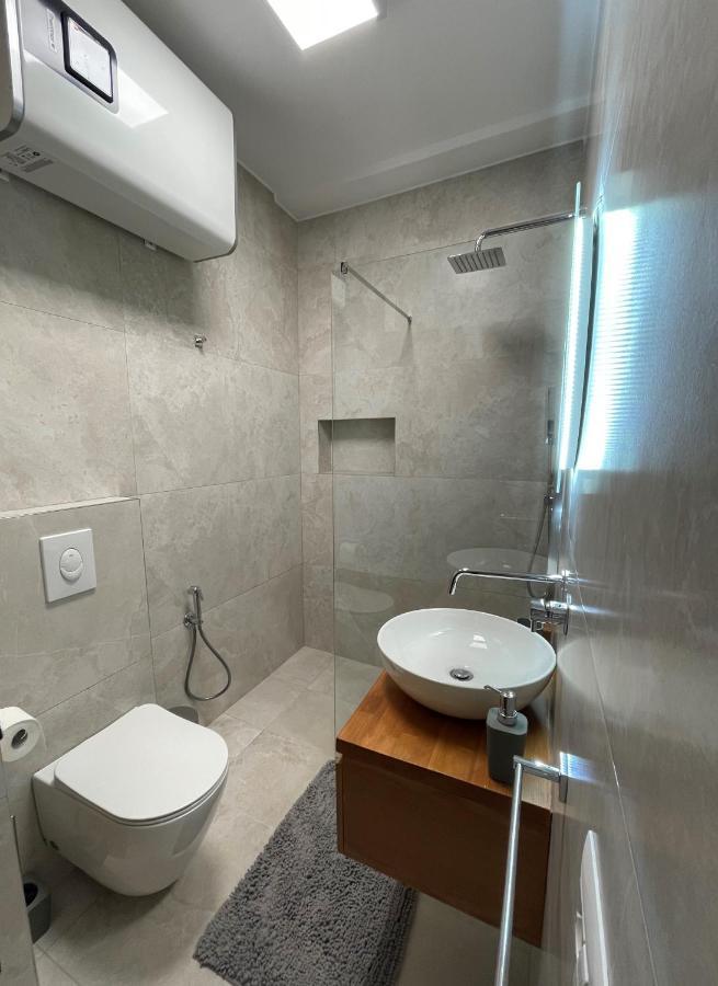 Proper Apartment 1 Tirana Exteriör bild